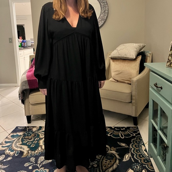 Zara Textured V-neck Tiered Maxi Dress Black - Picture 13 of 13